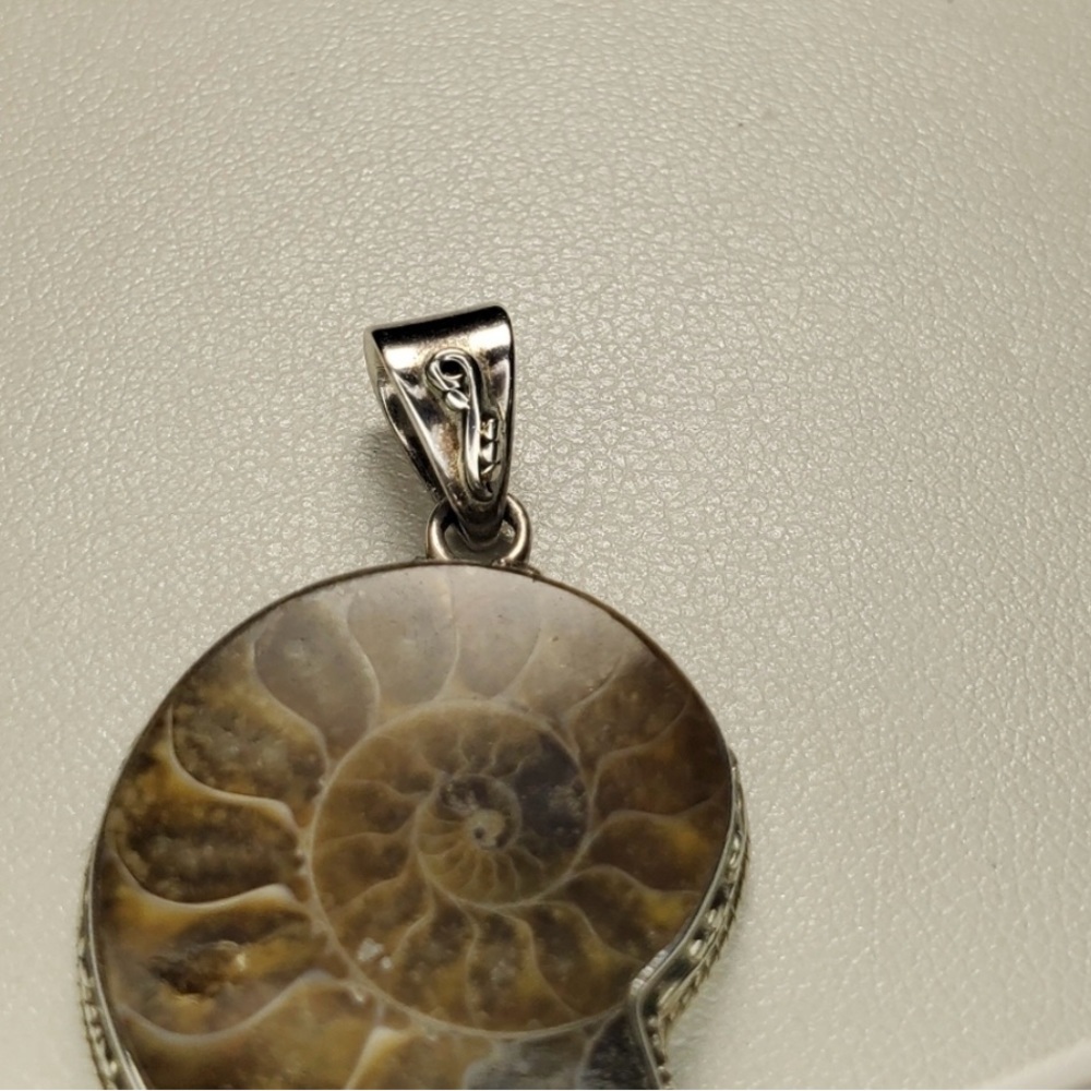 Amazing Vintage Sterling Ammonite Pendant - Picture 3 of 11